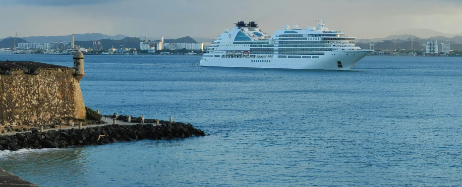 Puerto Rico: A 1,000-gallon oil spill prompts a Coast Guard emergency response in San Juan Harbour